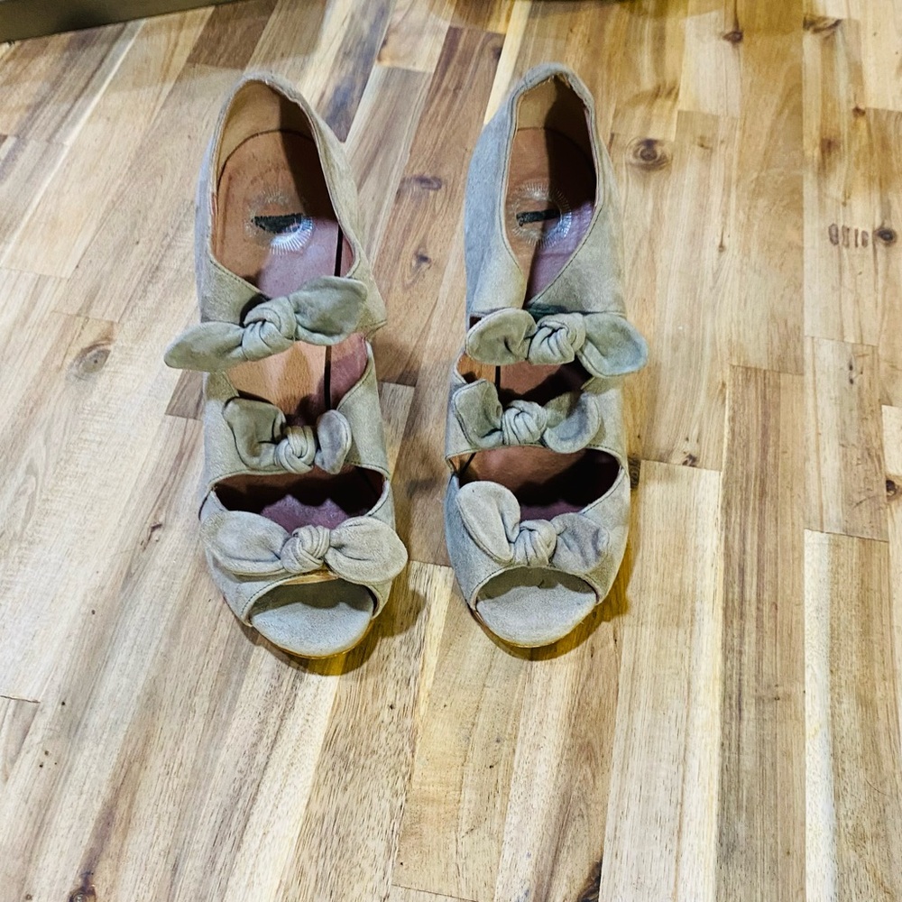 Lucky Penny by Anthropologie Sage Green Bow Heels